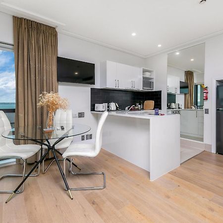 Exquisite Sun Soaked Corner Apartment Auckland Bagian luar foto