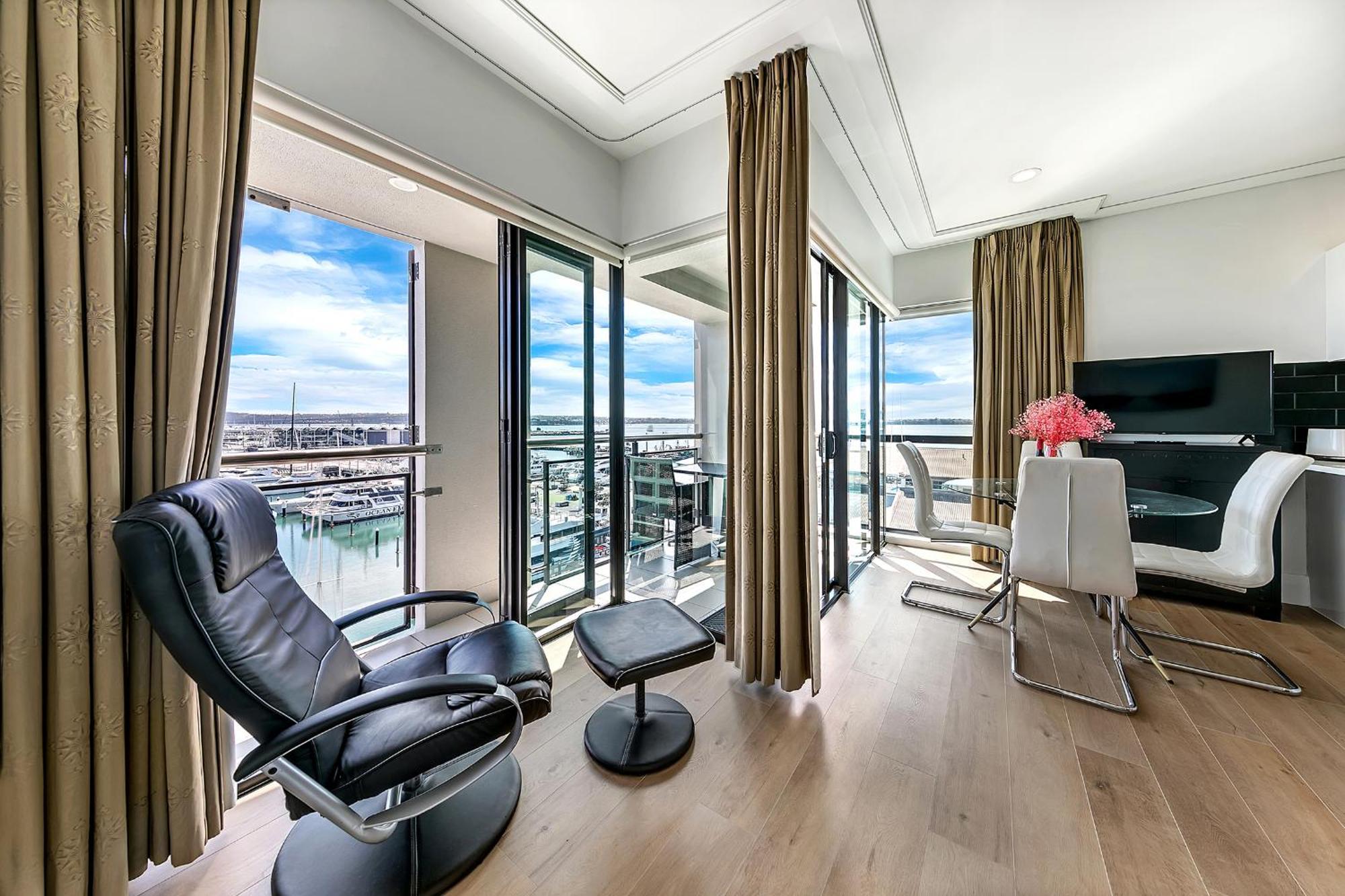 Exquisite Sun Soaked Corner Apartment Auckland Bagian luar foto