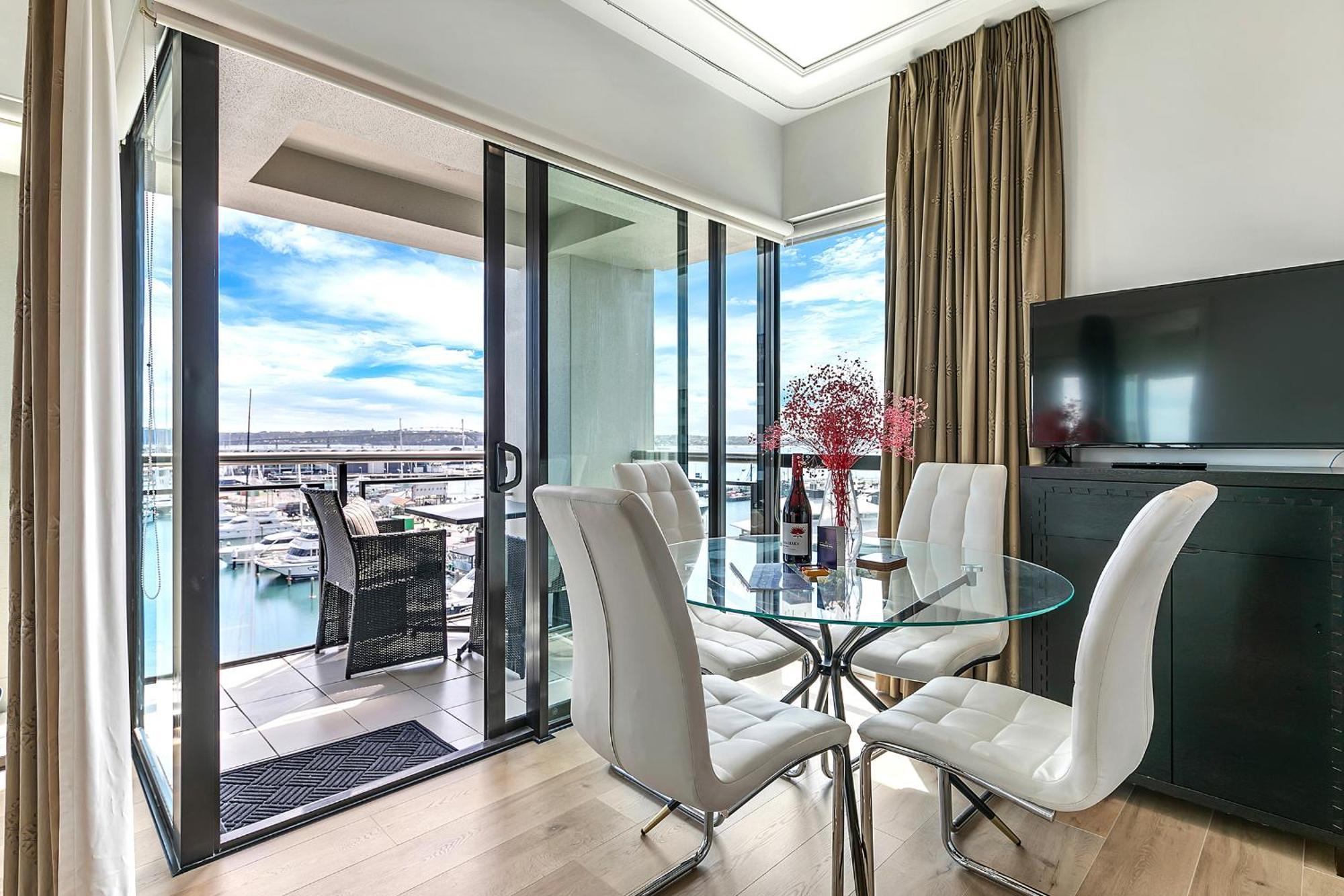 Exquisite Sun Soaked Corner Apartment Auckland Bagian luar foto