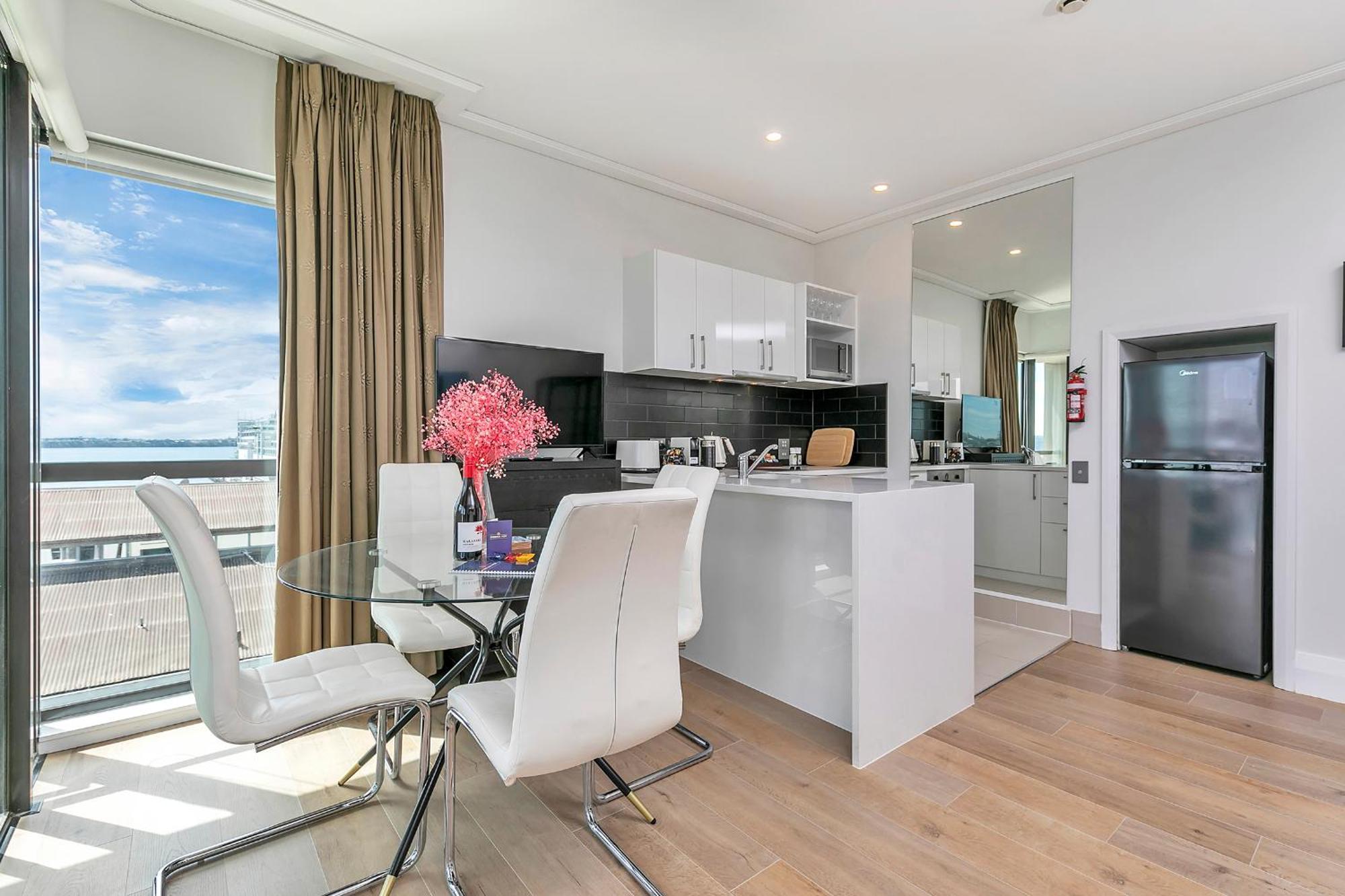 Exquisite Sun Soaked Corner Apartment Auckland Bagian luar foto