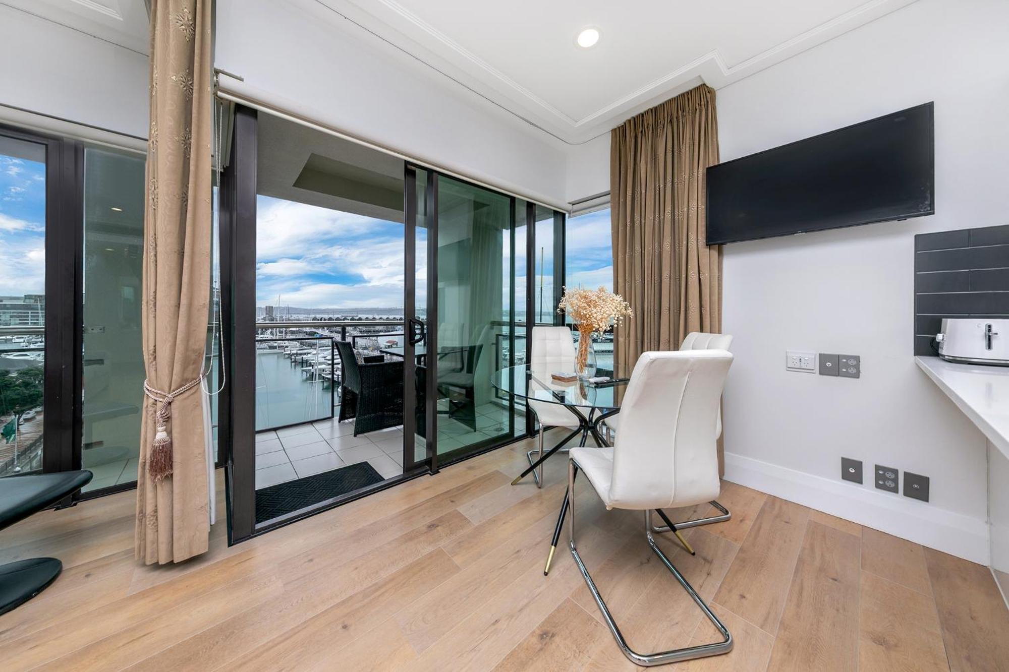 Exquisite Sun Soaked Corner Apartment Auckland Bagian luar foto