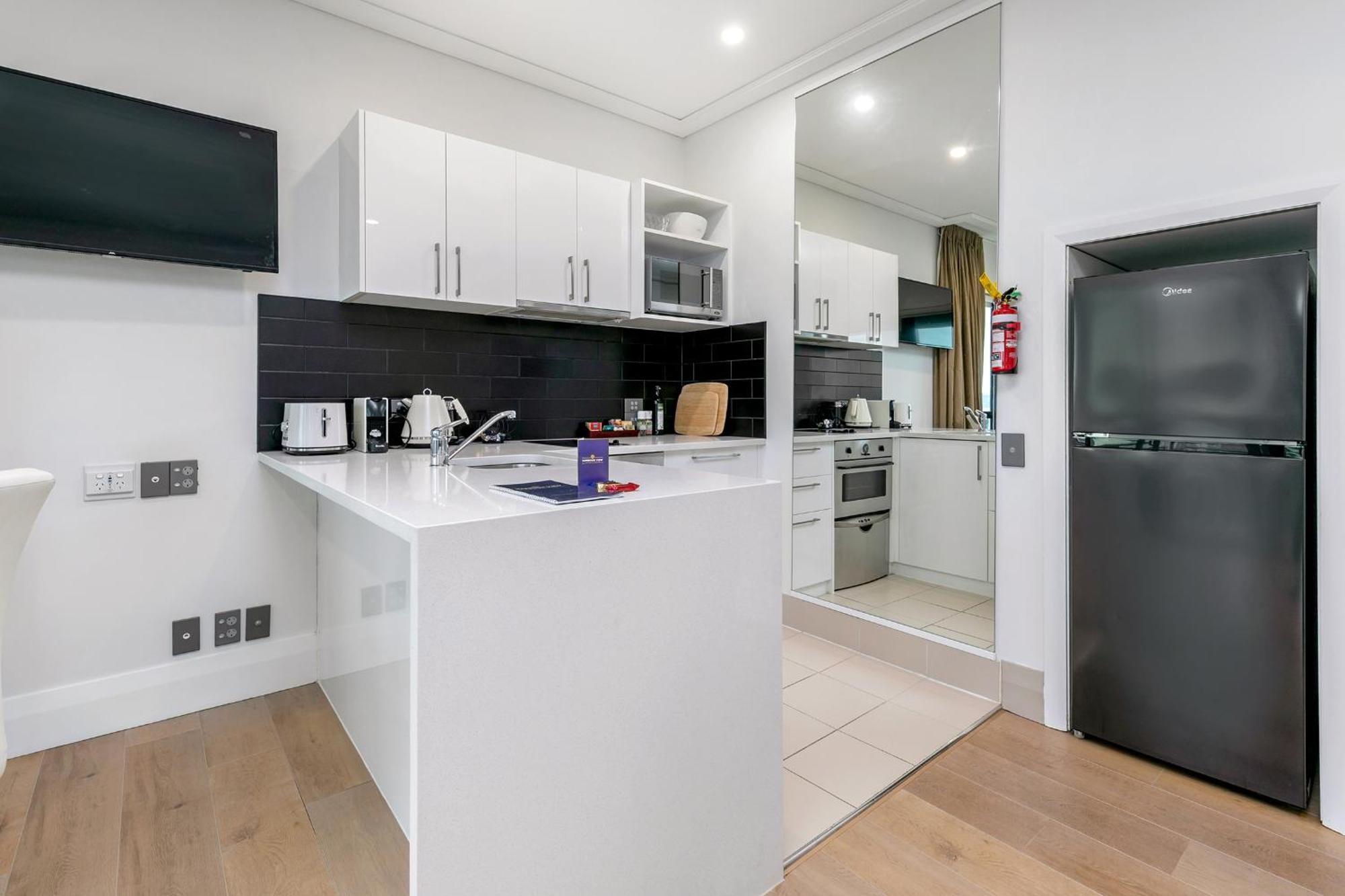 Exquisite Sun Soaked Corner Apartment Auckland Bagian luar foto